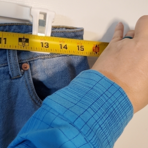 AVEC Les Filles Distressed and Raw Hem Straight Leg Cropped Jeans - Picture 8 of 10